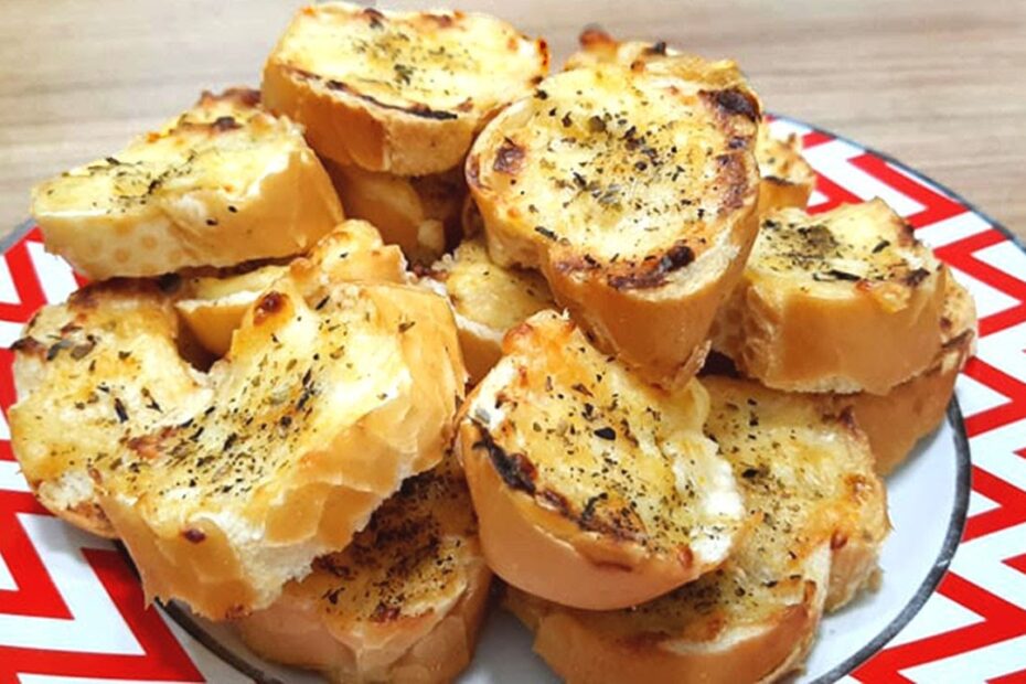 Torradinhas de maionese e queijo